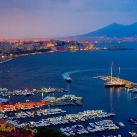 Vesuvius Suite - Elegante Appartamento In Centro 那不勒斯 外观 照片