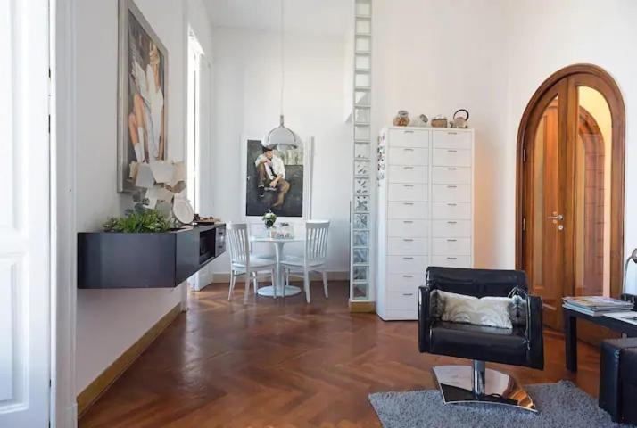 Vesuvius Suite - Elegante Appartamento In Centro 那不勒斯 外观 照片